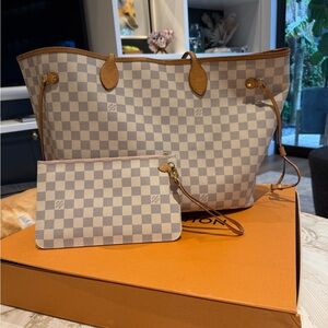 LOUIS VUITTON Neverfull GM with removable pouch which can serve as a clutch
